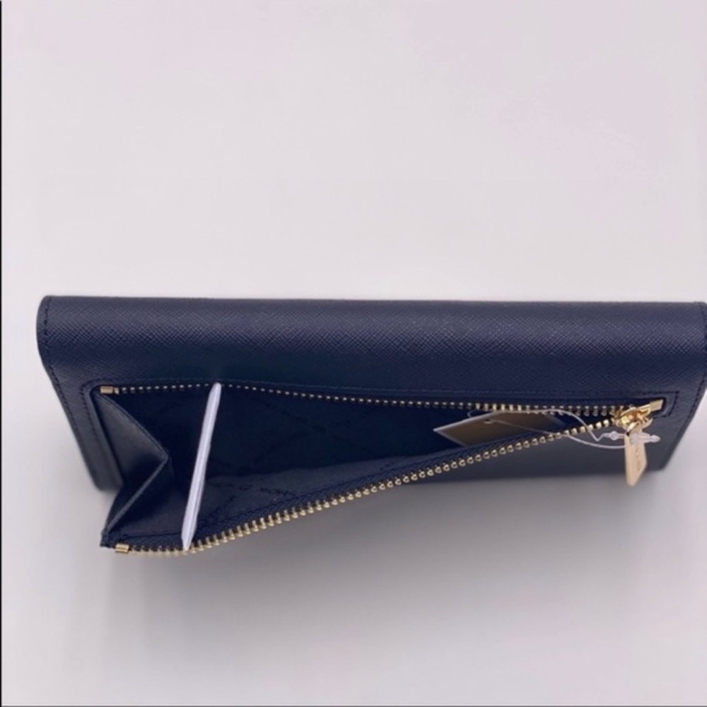 Michael Kors Trifold Wallet Black - Picture 5 of 7